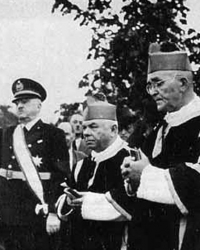 Stepinac je osuđen zbog saradnje s  okupatorom i ustašama: Stepinac skroz desno