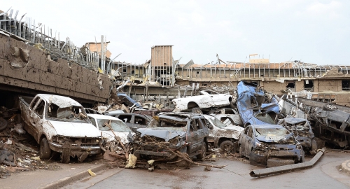 Na stotine automobila je uništeno u nepogodi