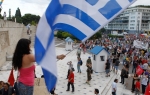 U centru Atine se okupilo nekoliko hiljada ljudi