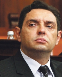 Ako ima za kredit, mora  da ima i za radnika:  Aleksandar Vulin