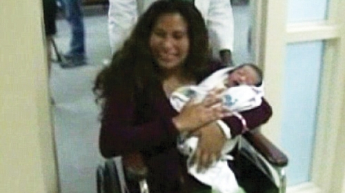Presrećna majka  sa bebom Dajanom