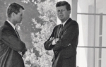 Braća Džon  i Robert Kenedi  ispred Bele kuće