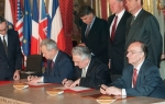 Slobodan Milošević, Franjo Tuđman i Alija Izetbegović potpisivanje mirovnog sporazuma