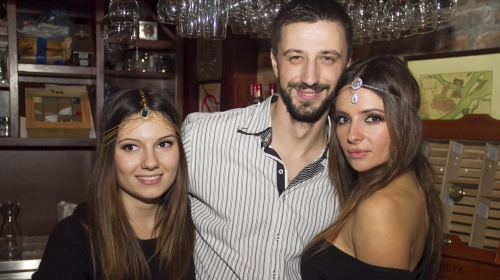 Milena Marić sa dečkom i sestrom