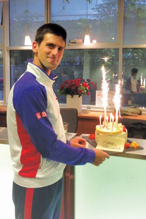 Đoković je  od organizatora Rolan Garosa  za rođendan dobio  bezglutensku  tortu