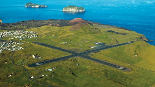 Do islandskog ostrva putovaće 30 sati, promeniće tri aviona i jedan autobus, a tamo ih čekaju bele noći i niska  temperatura