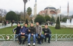 Kobna poseta  Istanbulu: Marko  Ivković sa drugarima  ispred Aja Sofije