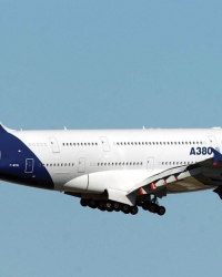 Avion „erbas A 380“ je najveći putnički avion na svetu