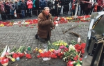 Demonstranti oplakuju  mrtve i ne nameravaju  da napuste Trg Majdan  u Kijevu