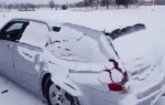 Auto pod snegom