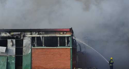Vatrogasne ekipe gase požar u Makišu | Foto: Tanjug/Srđan Ilić | Foto: 