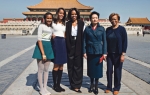 Mišel Obama sa  majkom Marijen  Robinson i ćerkama  Malijom i Sašom u  sedmodnevnoj poseti Kini
