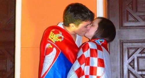 Poljubac Srbina i Hrvatice koji je postao hit na mrežama