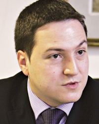 Branko Ružić,  potpredsednik  kluba, već desetak  dana nagovara  Krstajića da  se vrati, iako  ga je Đura oterao  krajem 2011. g