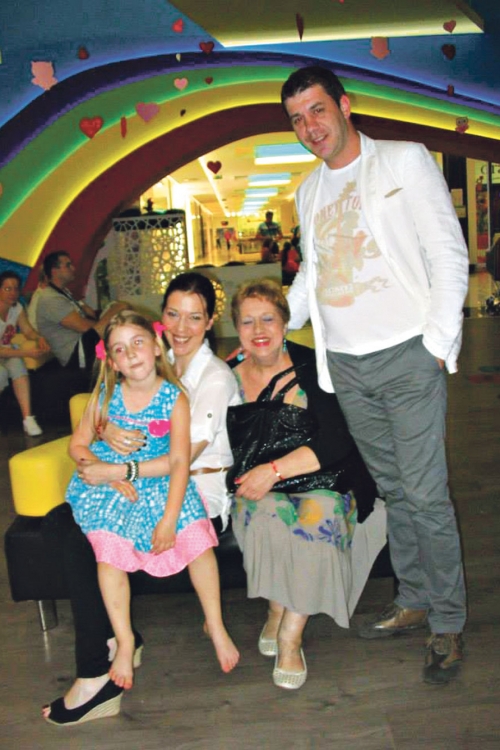 Srećni i zadovoljni: Lena i Ivanova  porodica