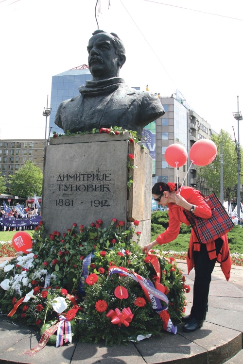 Spomenik na Trgu Slavija