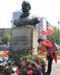 Spomenik na Trgu Slavija