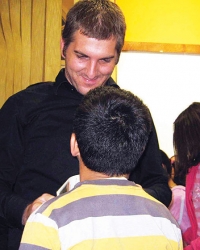 Njihovi crteži jasno  ukazuju šta im  nedostaje. To jesu  izmišljeni heroji, ali  ih oni priželjkuju u  stvarnom životu