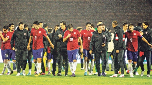Kako igraju, nisu zaslužili  ni dinar: Fudbaleri Srbije
