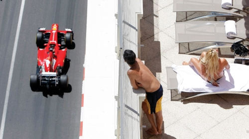 Navijači u Monte  Karlu uživaju u  sunčanju i Formuli 1