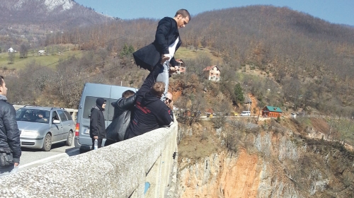 Skok sa  mosta na  Đurđevića  Tari