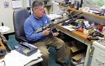 Udruženje škola u Kaliforniji kupilo 14  poluautomatskih pušaka „kolt LE6940“  na kojima će se obučiti nastavno osoblje