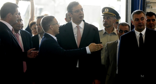 Aleksandar Vučić u proizvodnoj jedinici "Morava" | Foto: Tanjug/Marko Đoković
