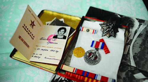 Dušanka je takođe nagrađivana za  zasluge u ratu i  nosilac je  Partizanske  spomenice