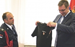 Vučić primio poklon od komandanta Žandarmerije Milenka Božovića