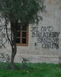 Turbe je nedavno već bilo ispisano uvredljivim grafitima