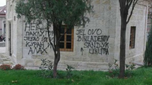 Turbe je nedavno već bilo ispisano uvredljivim grafitima