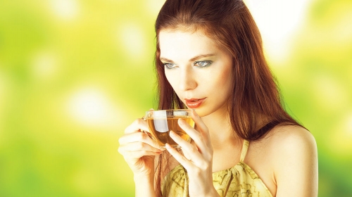 Čaj od koprive  se od davnina  koristi u lečenju  upale mokraćnih puteva i bubrežnih  bolesti