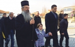 Ministar sporta  sa vladikom Teodosijem u šetnji Prizrenom