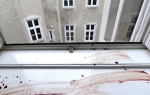 Krvavi tragovi  posle eksplozije
