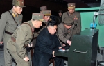 Klavir ili kompjuter  iz prošlog veka?: Diktator obilazi  vojna postrojenja