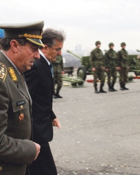 Samo ministar i načelnik GŠ imaju pravo na stalno korišćenje službenog vozila