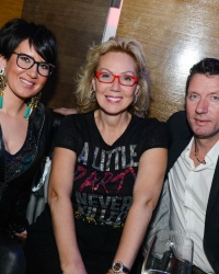 Lepa Brena sa društvom