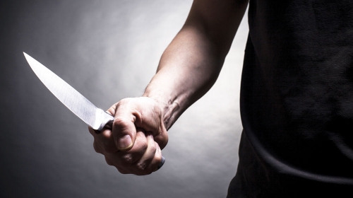 Napao suprugu  od koje se razvodi, a njen prijatelj je odbranio nožem