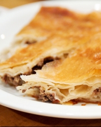 Burek može biti samo sa mesom?