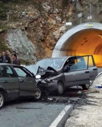 „Fijat“ je prešao u suprotnu traku