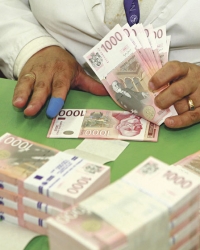 Umesto slabih investicija i predstojećih  izbora, Tabakovićeva za slab dinar okrivila  nove mere američkih federalnih rezervi i 