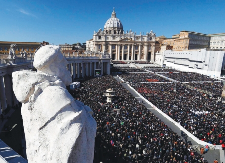Više od 150.000 vernika  i turista u Vatikanu