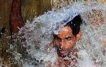 Ljudi ne biraju način da se rashlade: Indija, toplotni talas