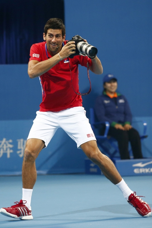 Na teniskoj  egzibiciji u Pekingu  je imao i ulogu  paparaca: Novak  Đoković