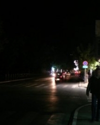 Jezivo u Voždovoj ulici: Jedino svetlo dopire iz izloga radnji