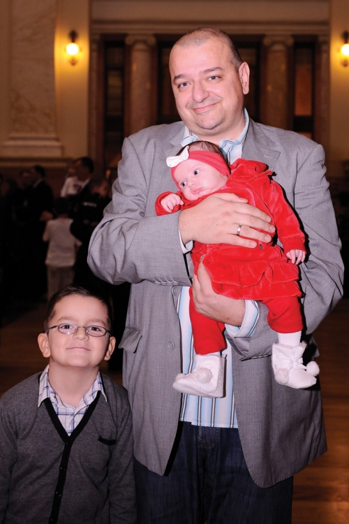 Dragan Šormaz sa ćerkicom Anđelijom i sinčićem Lukom