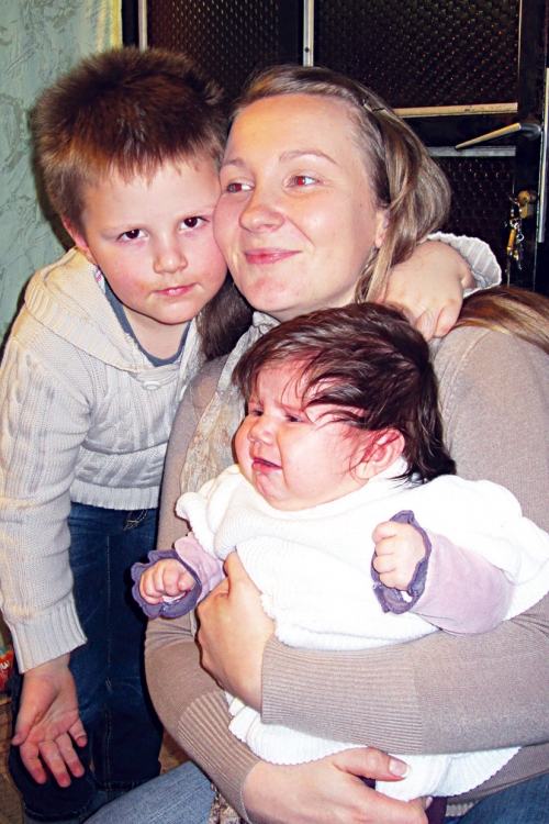 Ana Živanović sa  dvoje dece ostavljena  bez prihoda