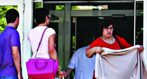 Seka Aleksić posetila majku u bolnici Foto: Mitar Mitrović
