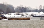 Prevrnuta barža na Dunavu