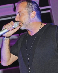 Borba za mesto na  njegovom nastupu:  Toni Cetinski